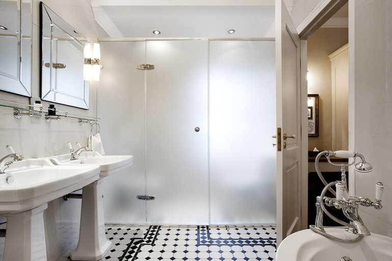 Bathroom 5, Coopmanhuijs Boutique Hotel, Cape Winelands