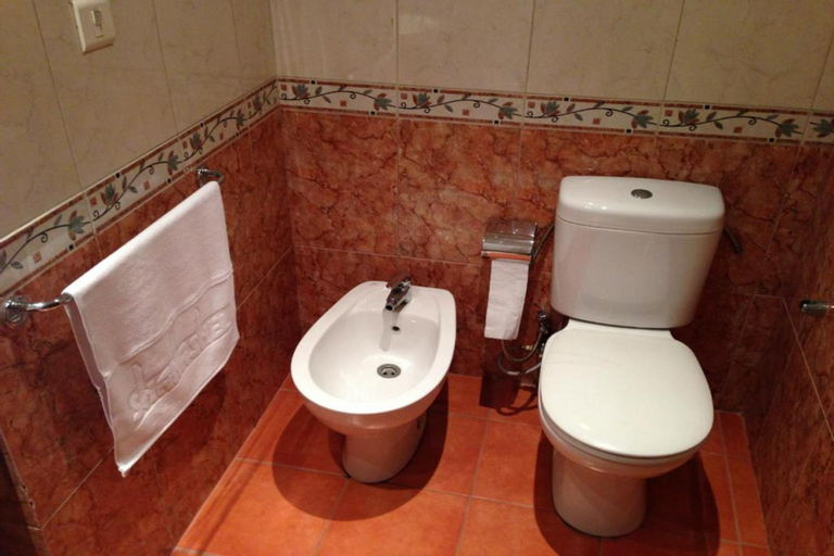 Bathroom 3, Shanasheel Palace Hotel, Adhamiya