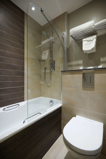 Bathroom 5, Mercure Milton Keynes Hotel, Milton Keynes