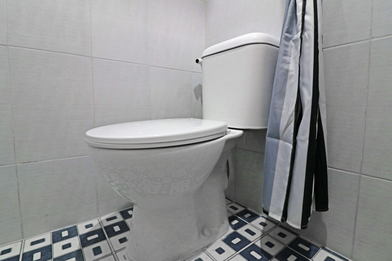 bathroom 14