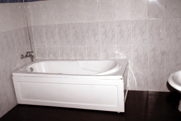 Bathroom 5, Garden City Marriott Hotel, Obio/Akp