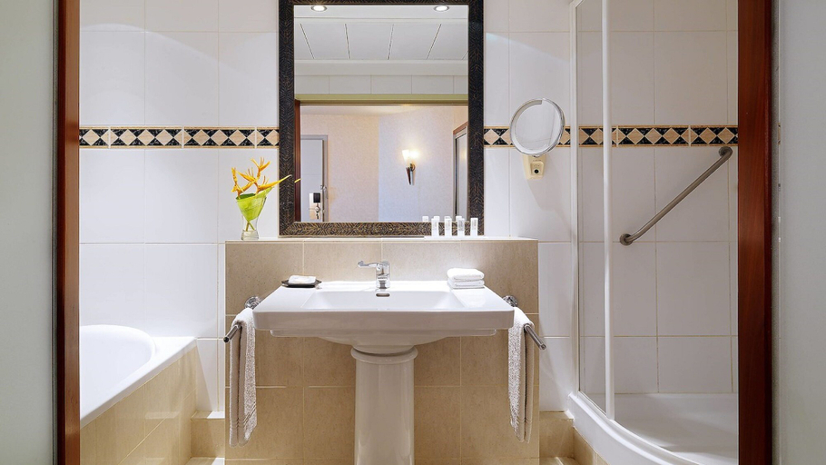 Bathroom, Hotel Re-Ndama, Komo-Mondah