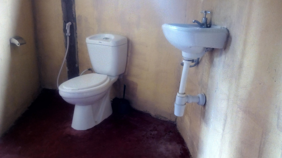 Bathroom 4, Nyumbani Rest House, Mafia