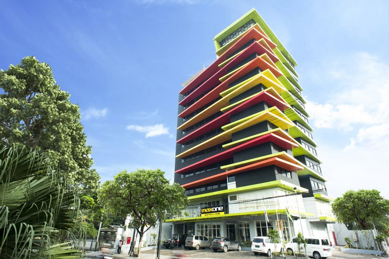 Exterior & Views, MaxOne Hotel Dharmahusada, Surabaya