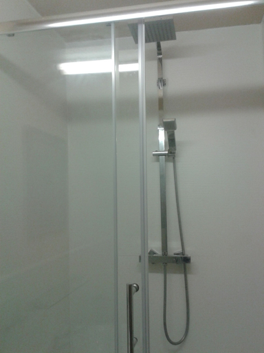 Bathroom 3, Avenue Road, Gateshead