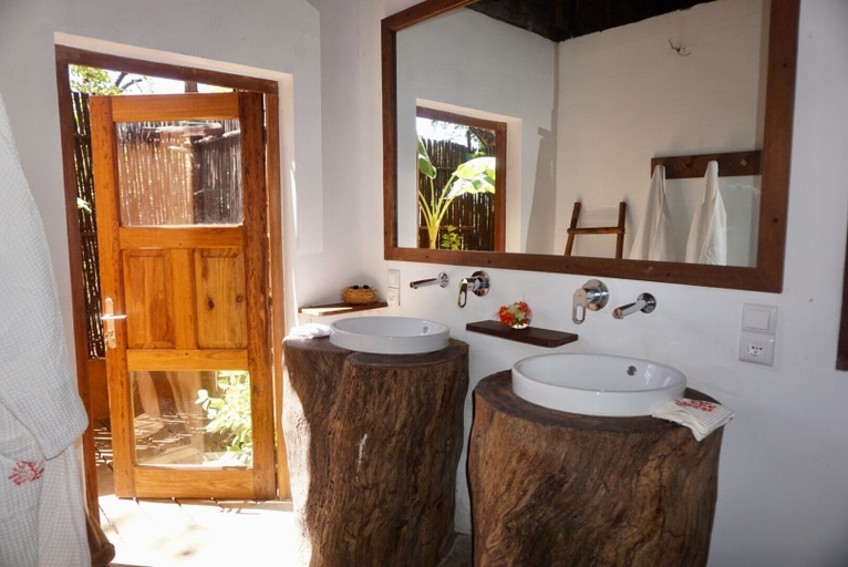 Bathroom 3, Lodge des Terres Blanches, Boeny