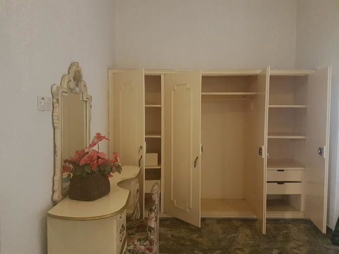 Bedroom 2, Hatfield Hotel, Mangu
