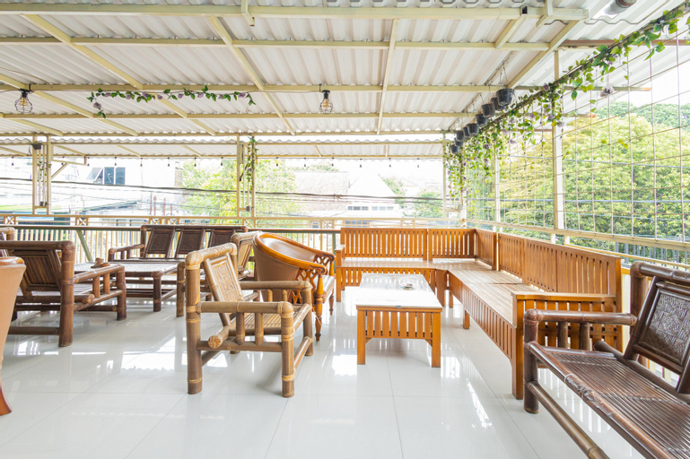 Food & Drinks 5, RedDoorz near Wisata Museum Angkut 3, Malang