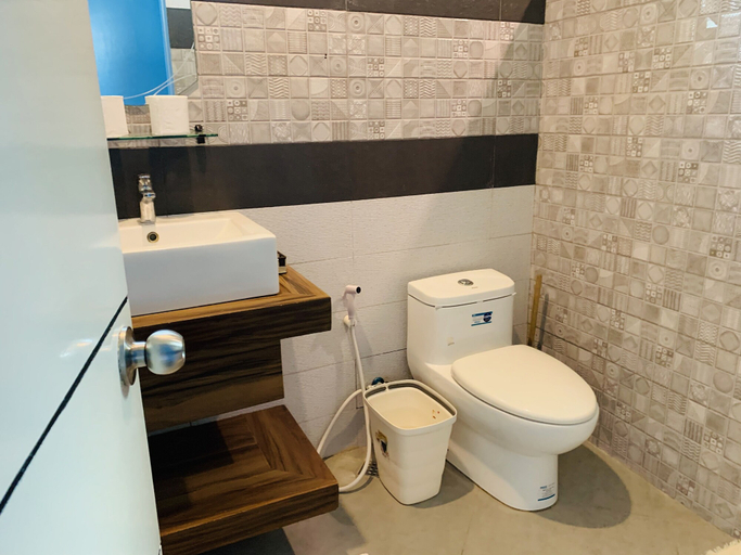 Bathroom 5, Hotel G Beach Resort and Restobar, Bolinao