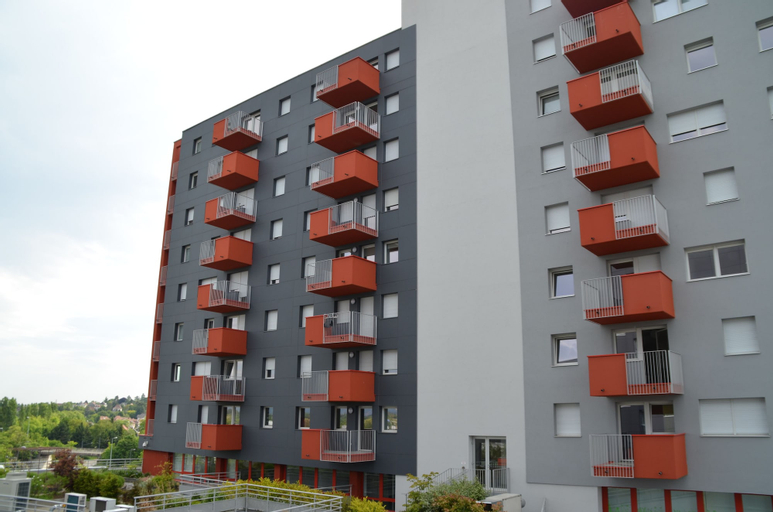 Exterior & Views 21