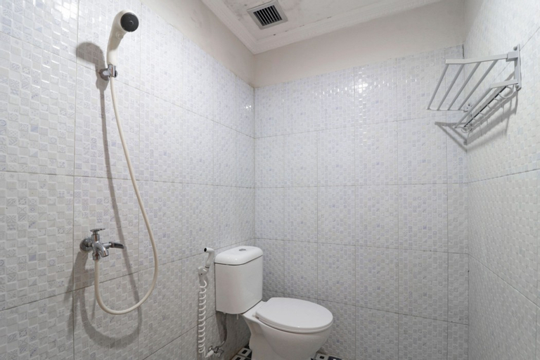 bathroom 13