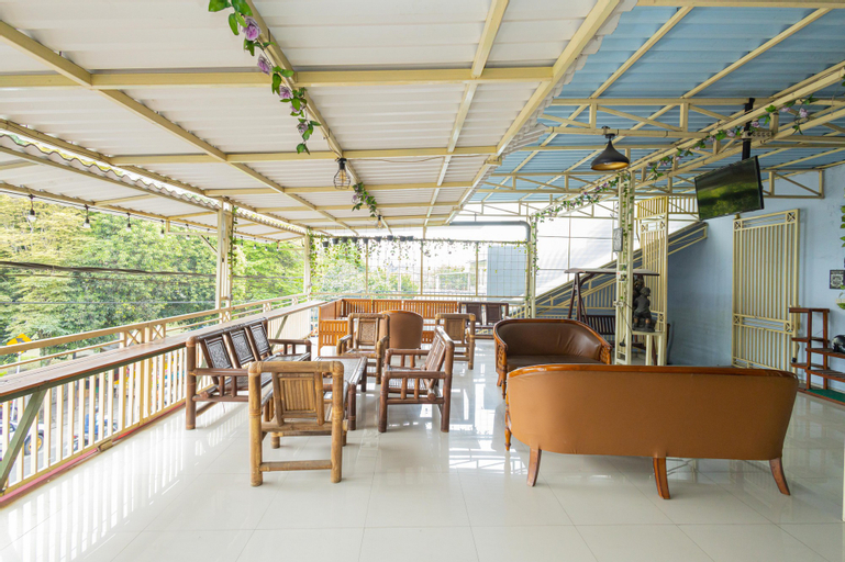 Food & Drinks 4, RedDoorz near Wisata Museum Angkut 3, Malang