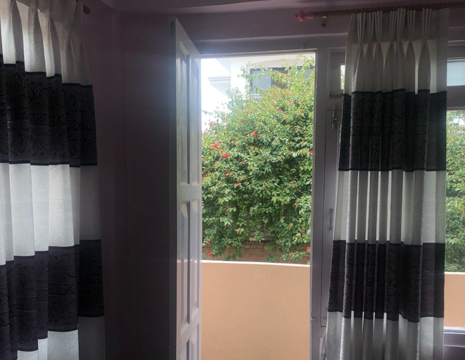 Others 4, Himal Inn, Bagmati