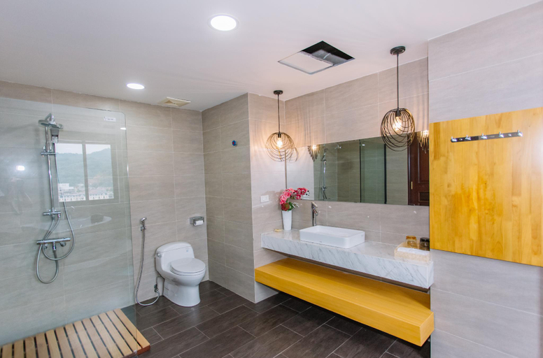 Bathroom 4, Cao Minh Hotel, Lào Cai