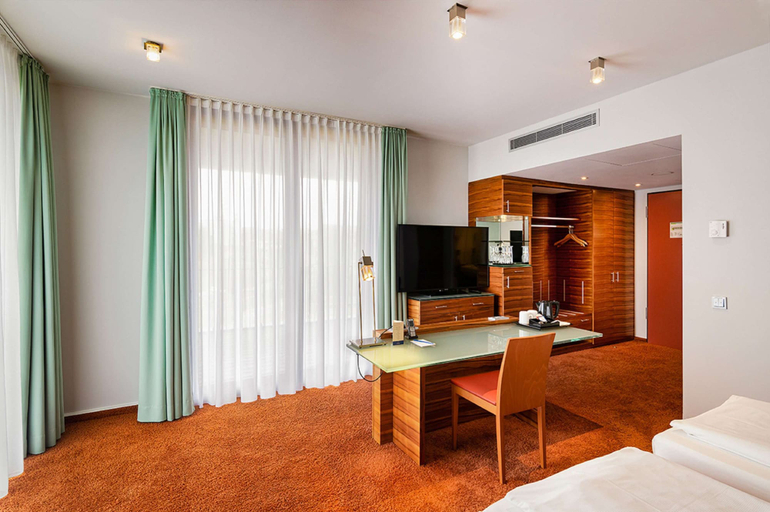 Bedroom 2, Schlosshotel Hellenstein, Heidenheim