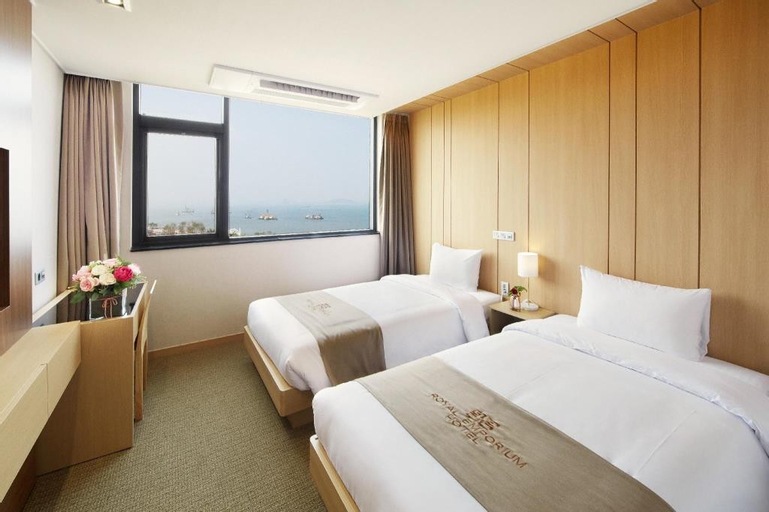 Royal Emporium Hotel, Jung