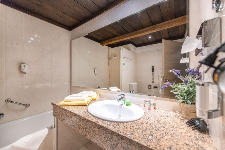 Bathroom 5, Contel Hotel Koblenz, Koblenz