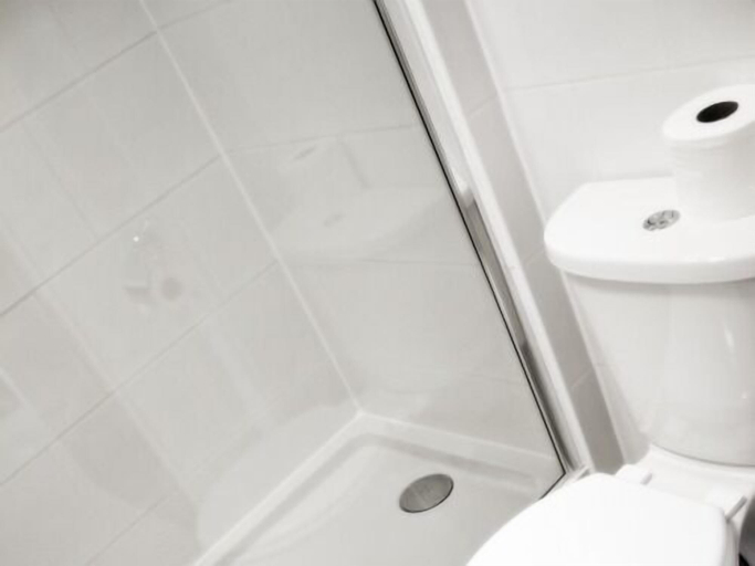 Bathroom 3, Royal Hotel, Norfolk