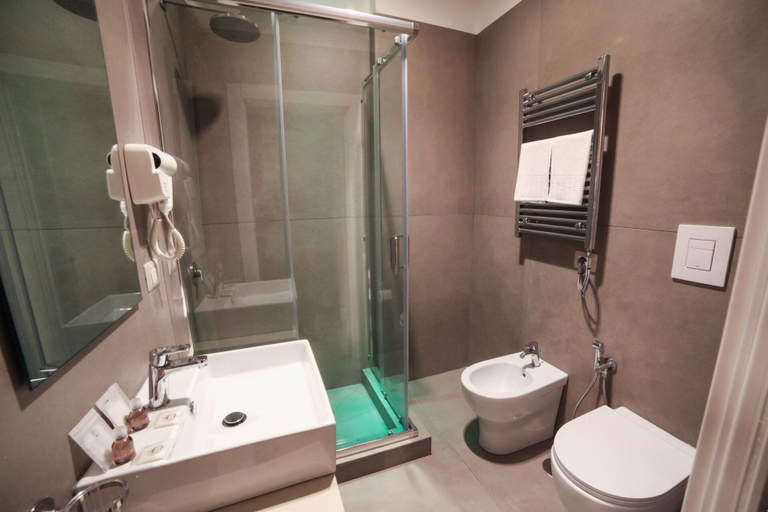 Bathroom 5, Toledo Relais - Exclusive Rooms, Napoli