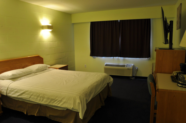 Bedroom 4, Canadas Best Value Inn Mile 0, Squamish-Lillooet