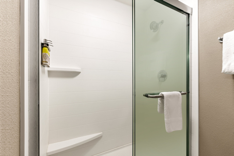 Bathroom 16