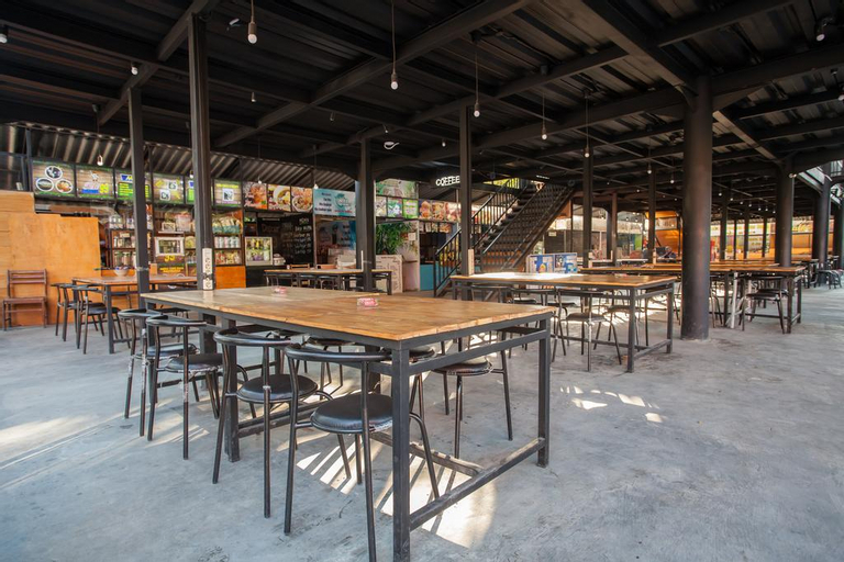 Food & Drinks, Formerly Reddoorz Plus Raya Sengkaling, Malang