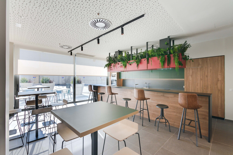 Food & Drinks, Livensa Living Studios Madrid Alcobendas, Madrid