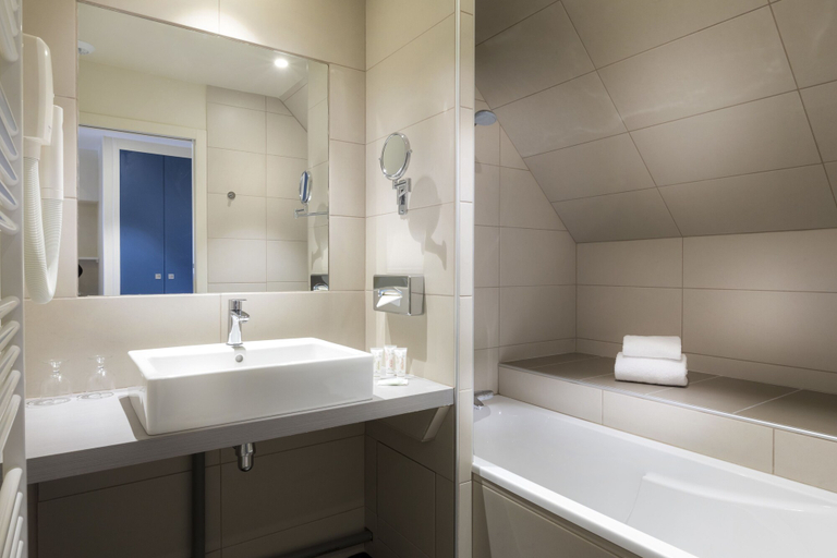 Bathroom 5, Demeure des Remparts, Seine-et-Marne