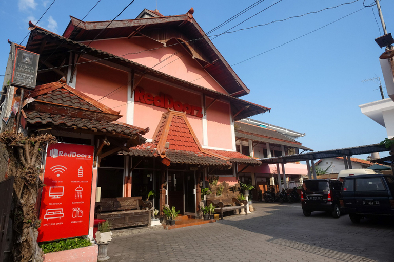 Exterior & Views 2, RedDoorz @ Mantrijeron 2, Yogyakarta