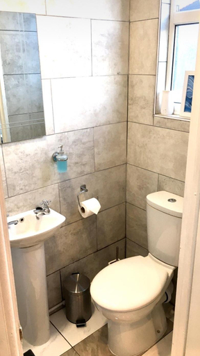 Bathroom 5, The 22, London