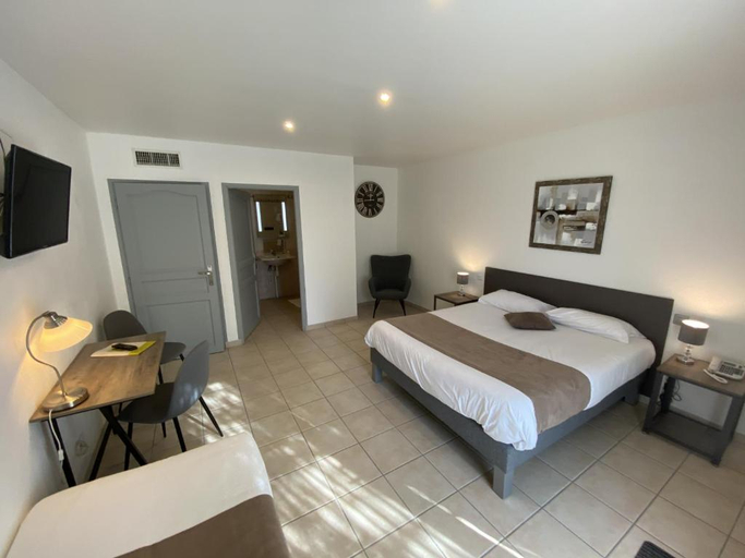 Bedroom 3, Logis Hôtel l'Oliveraie, Charente