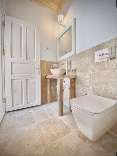 Bathroom 5, Hotel Club Barbarossa, Kaş