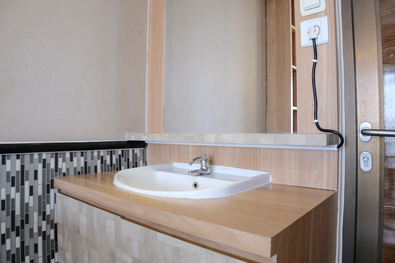 Bedroom 2, Cozy 2BR Apartment at Gateway Pasteur By Travelio, Bandung
