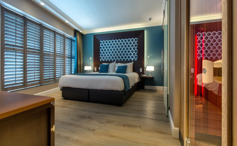 Bedroom 5, Hotel Dux, Roermond