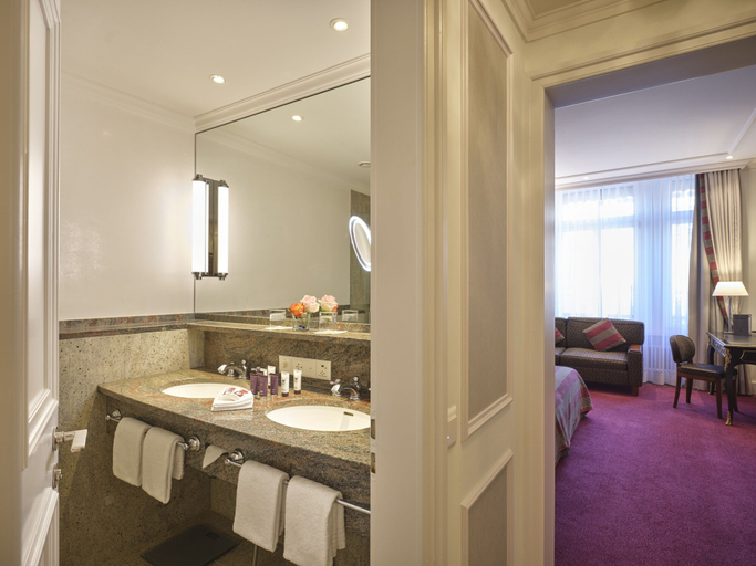 Bathroom 5, Hotel Schweizerhof Zürich, Zürich