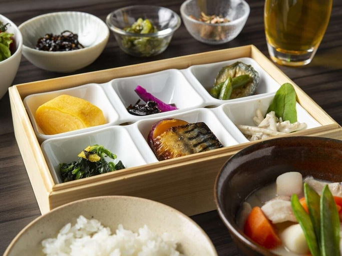 Food & Drinks 7