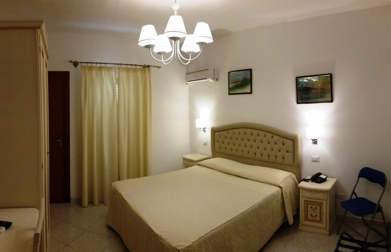 Bedroom 3, Hotel La Perla, Salerno