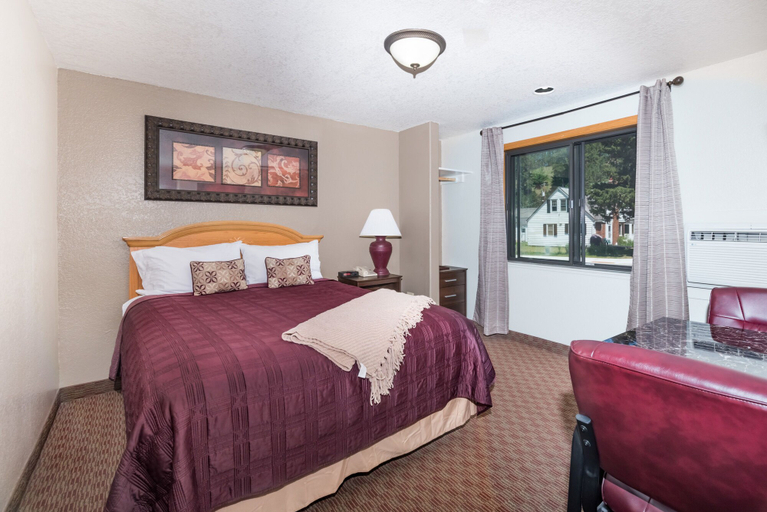 Bedroom 3, Super 8 by Wyndham Deadwood / Black Hills Area, Lawrence