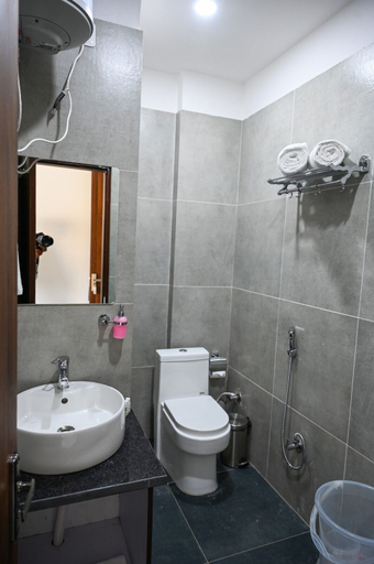 Bathroom 4, Hotel 7 Heaven, Dehradun