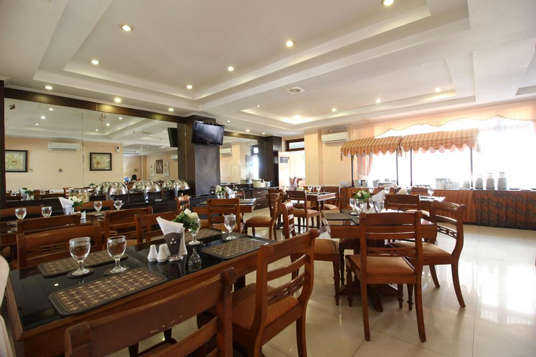 Food & Drinks 4, Reddoorz Premium @ Slamet Riyadi 2, Solo