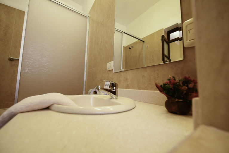 Bathroom 4, Yabar Hotel Plaza, Cusco