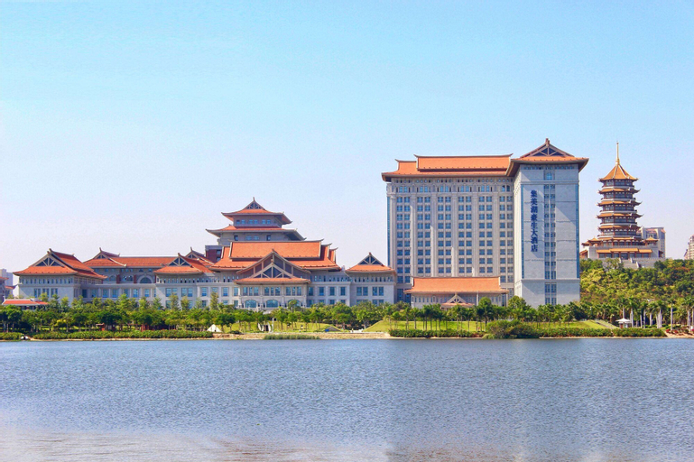 Exterior & Views 2, Howard Johnson by Wyndham Jimei Lake Plaza Xiamen, Xiamen
