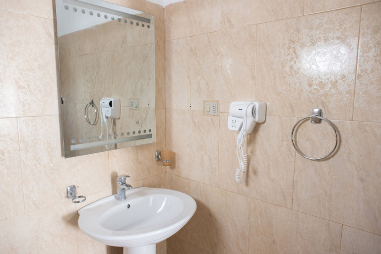 Bathroom 4, Vila Sanremo, Tiranës