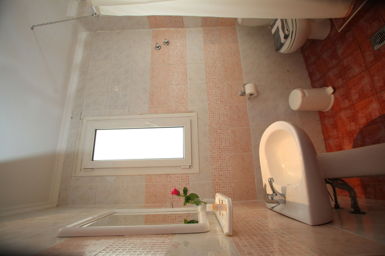 Bathroom 5, Emporikon, Central Macedonia