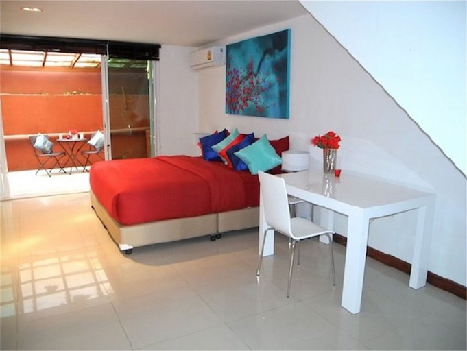 Sunrise 3 bedrooms Modern Apartment In Nai Harn, Phuket Island