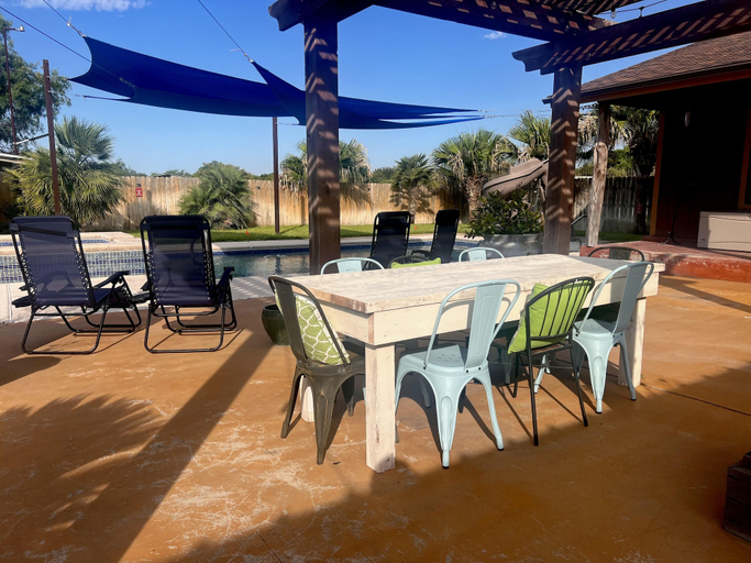 Food & Drinks, L Resort BnB, Jim Wells
