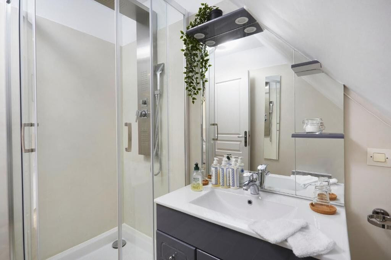 Bathroom 5, Domaine de Bersaillin, Jura