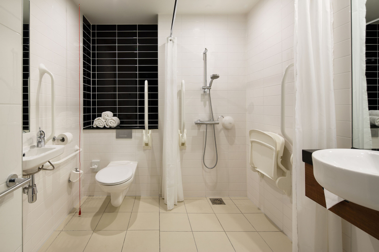 Bathroom 2, Holiday Inn Express ROTTERDAM - CENTRAL STATION by IHG, Rotterdam