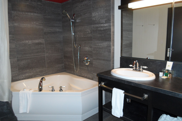 Bathroom 5, Grand Hotel Times Sherbrooke, La Région-Sherbrookoise