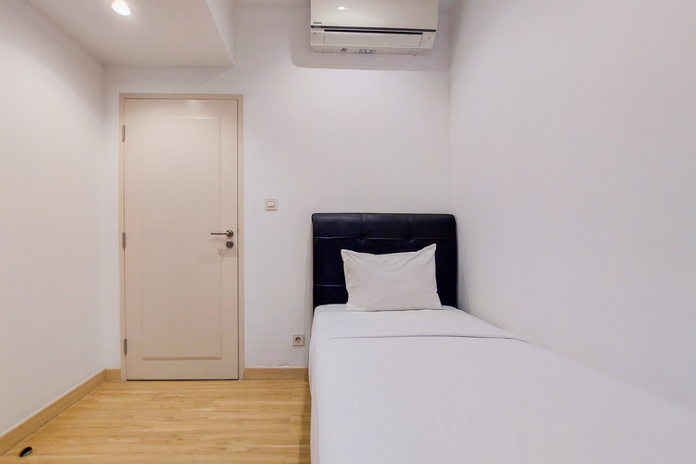 Bedroom 2, Modern Look 3BR with Branz BSD City Apartment By Travelio, Tangerang Selatan